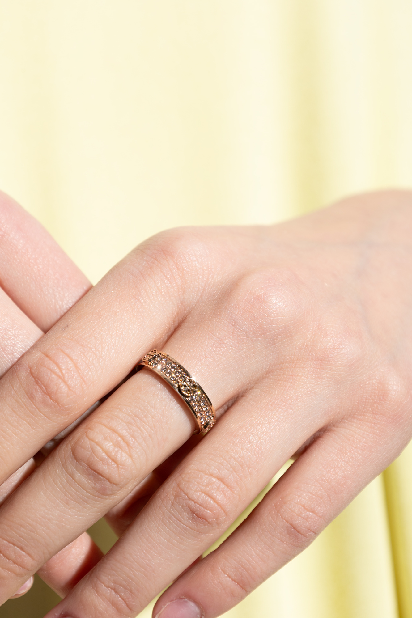 Tory Burch Ring with shimmering crystals | Women's | Vitkac